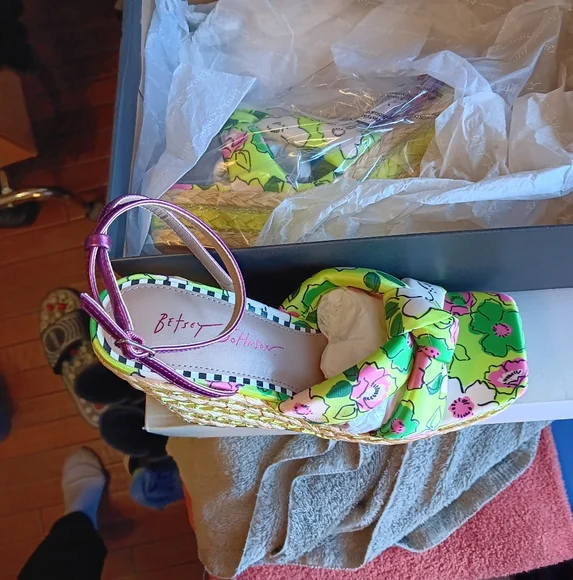 Betsey Johnson Pansie Floral Wedge - Picture 5 of 6